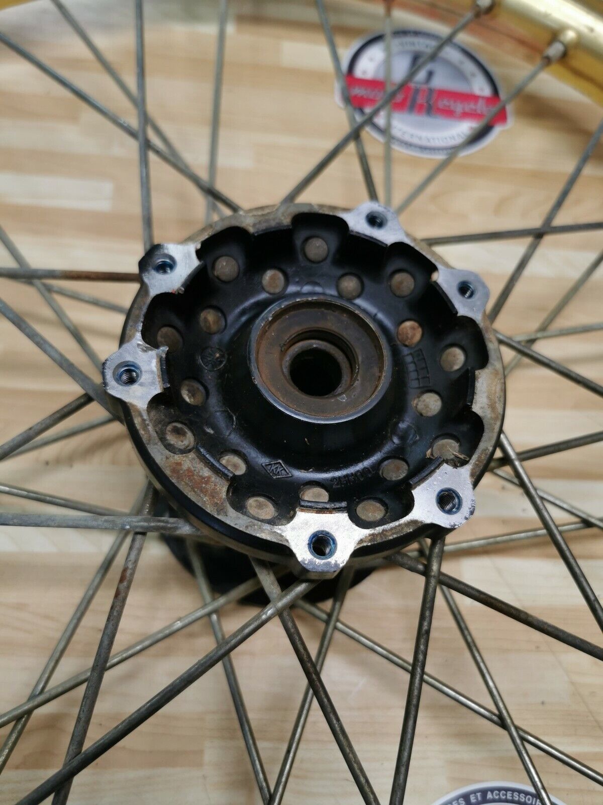 Yamaha YZ125 1986 front wheel hub 1LX-25111-00-98 YZ250 YZ490