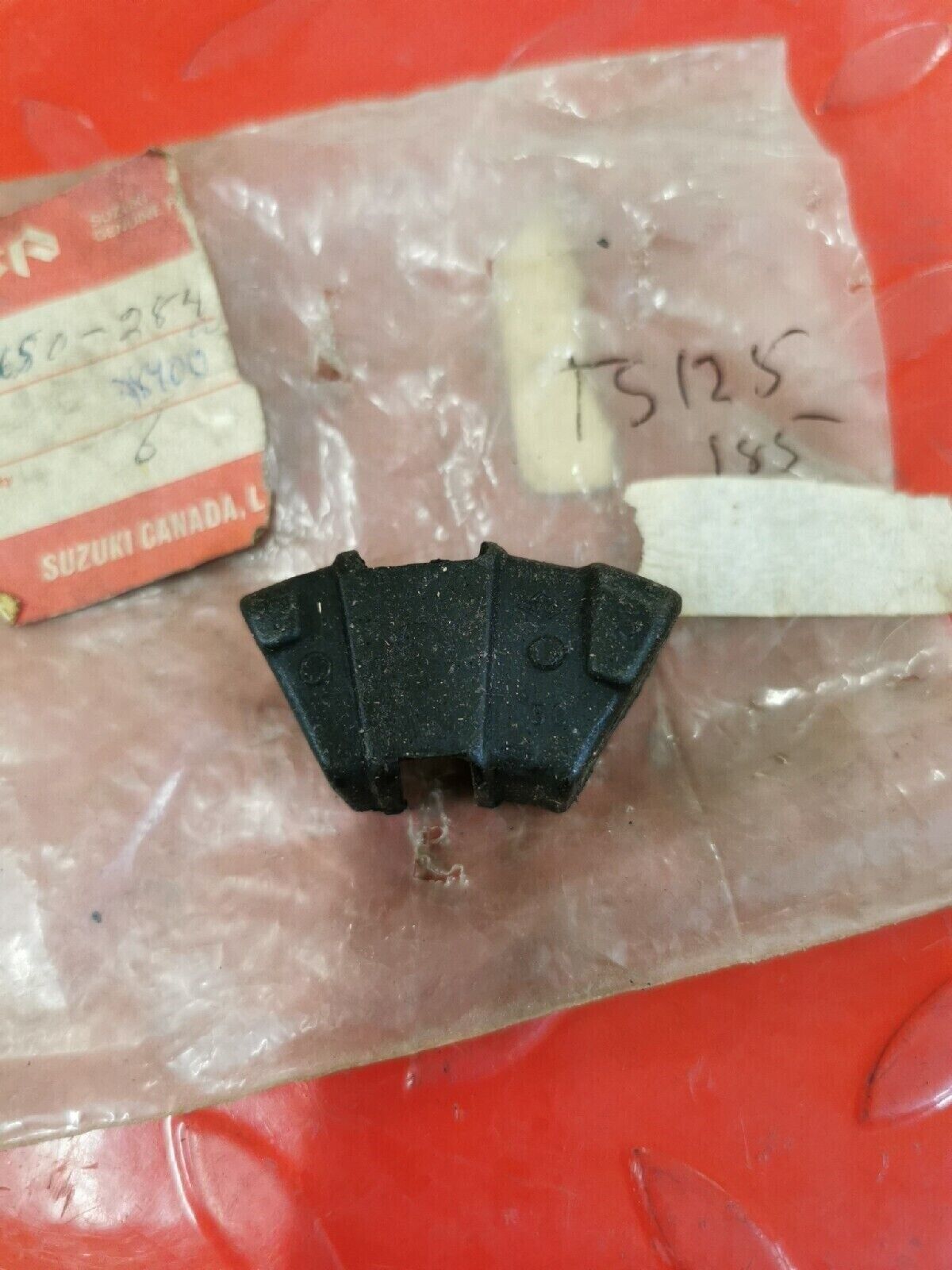 NOS SUZUKI TC100 TS100 1976 1977   ABSORBER HUB DRUM 64650-28400  S12