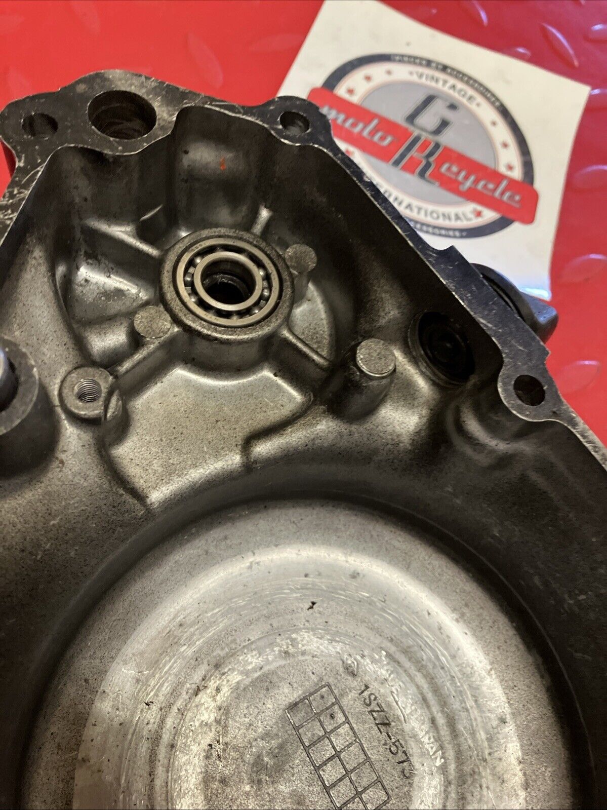 Suzuki RM125 1984 right crankcase clutch cover 2