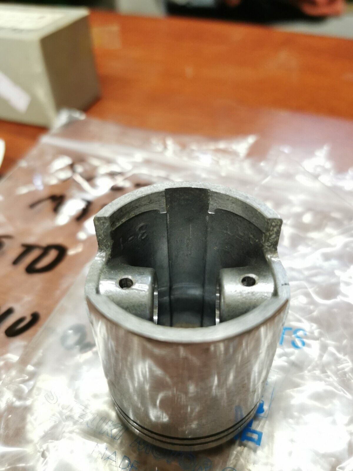 NOS Suzuki M31 PISTON STD 12110-02610 S32
