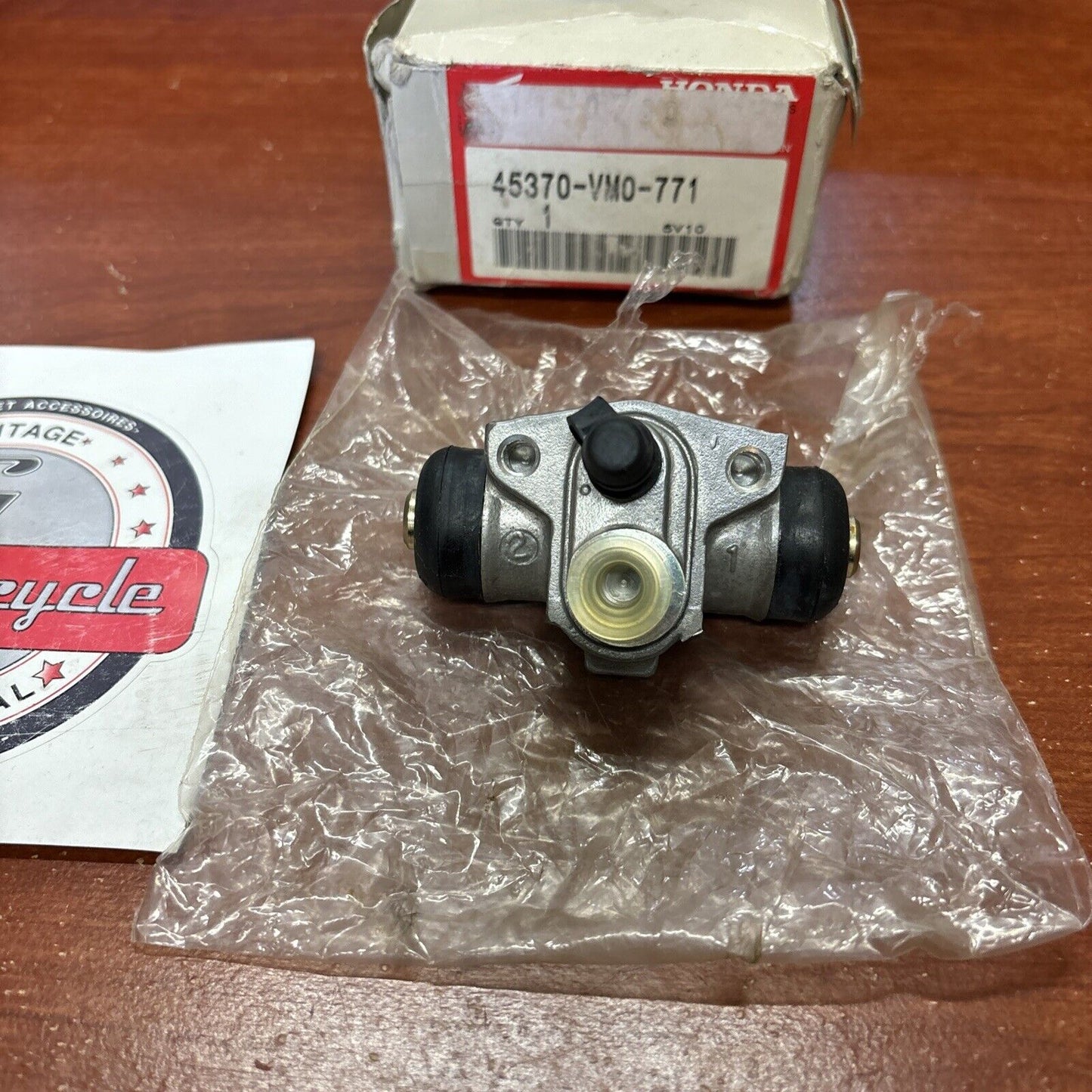 NOS Honda 1985 FL350R LEFT CYLINDER 45370-VM0-771 H155