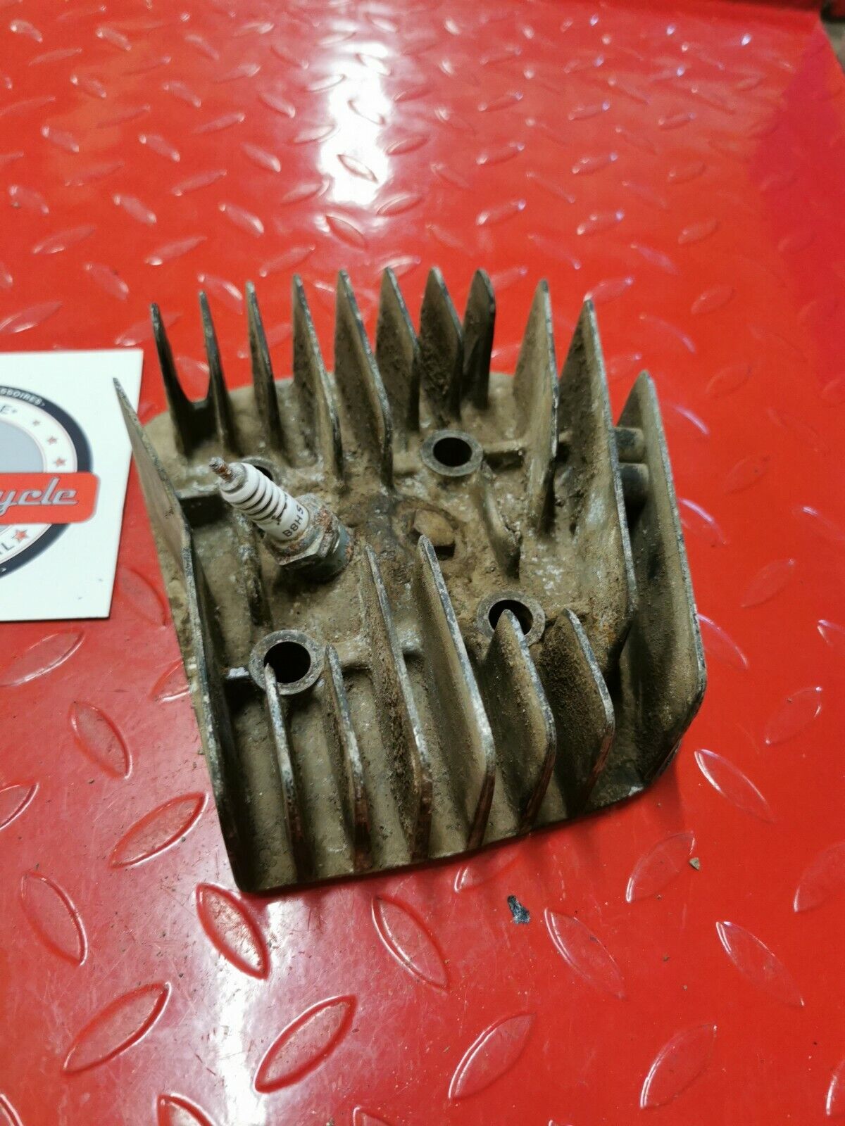 Kawasaki F7 1974 1975 cylinder head jug barrel cover T