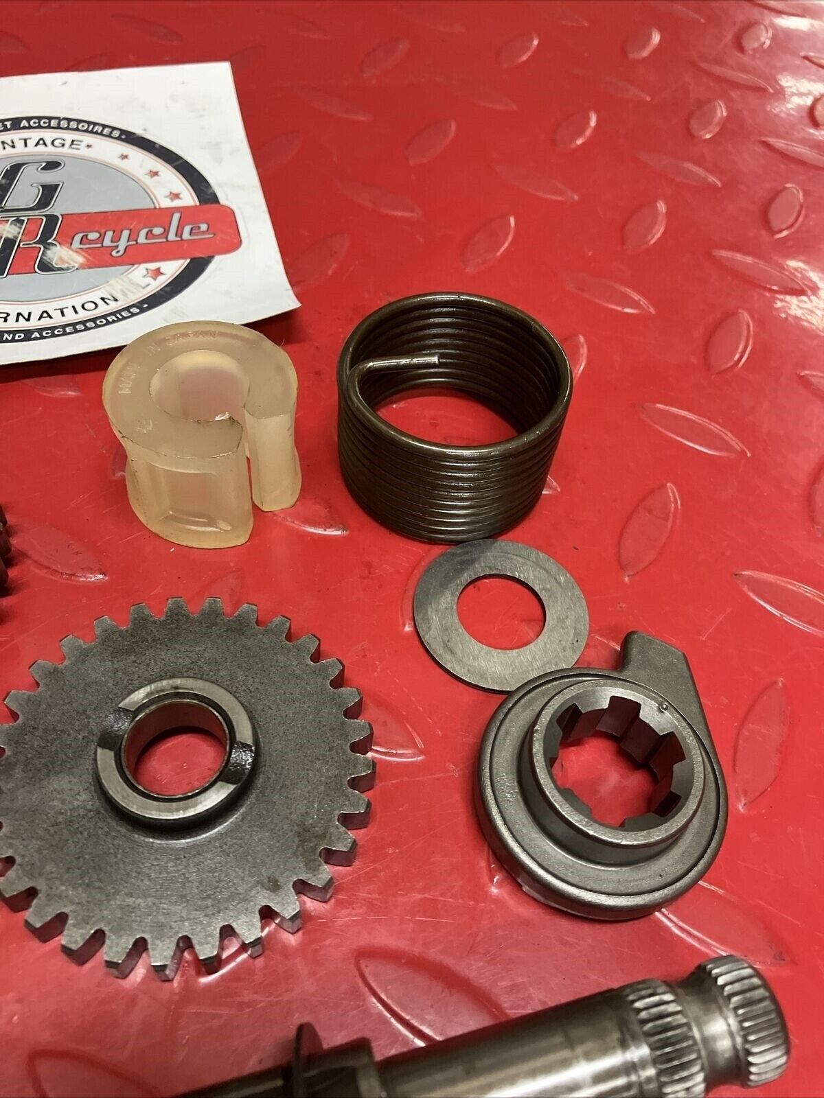 Suzuki DS100 1980 kickstarter kick starter spindle shaft gear assy
