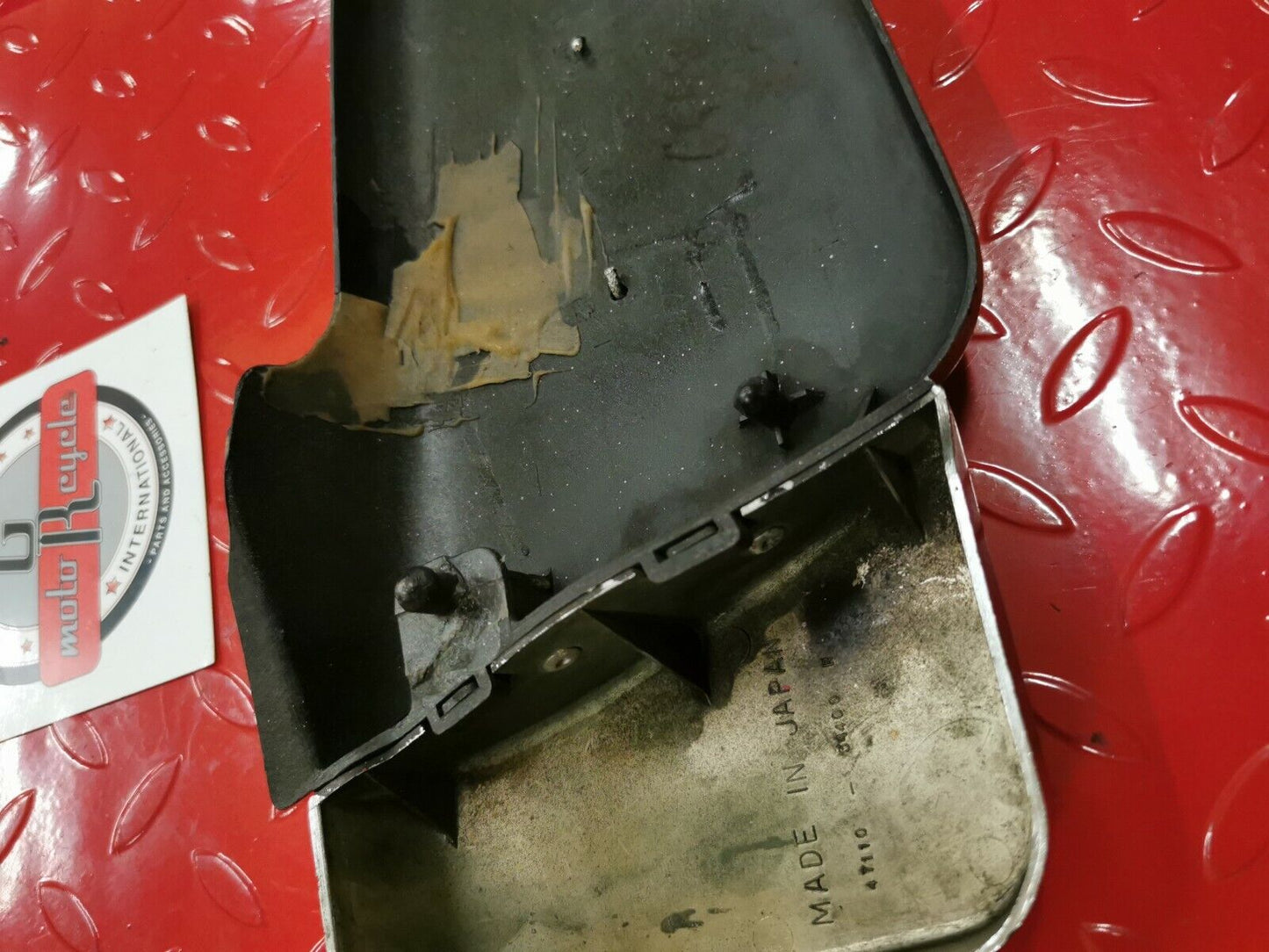 Suzuki GS650GL 1981 right side cover panel fairing