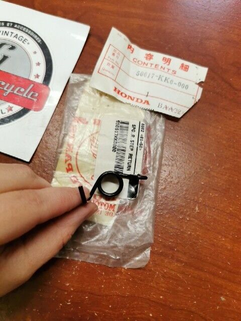 NOS Honda 1984 XL250R XR200R XR250R R. STEP RETURN SPRING 50617-KK0-000 H152