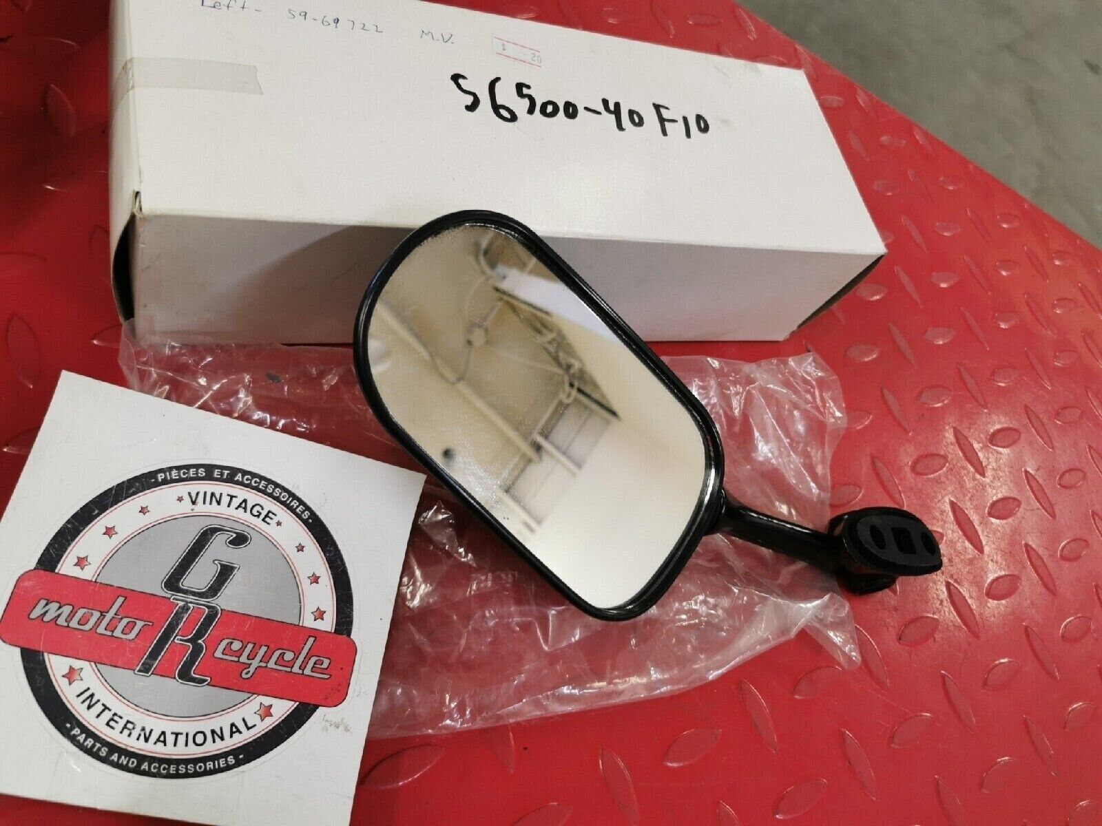 NOS SUZUKI GSXR750 2000 - 2003  MIRROR RIGHT  56500-40 F10 J6