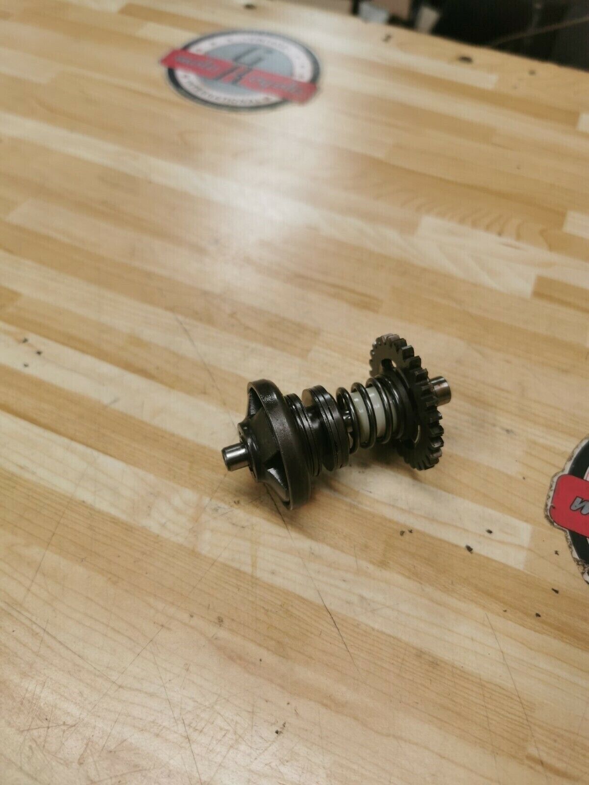 Yamaha YZ250 1983 exhaust power valve governor shaft gear 5X5-11921-00-00