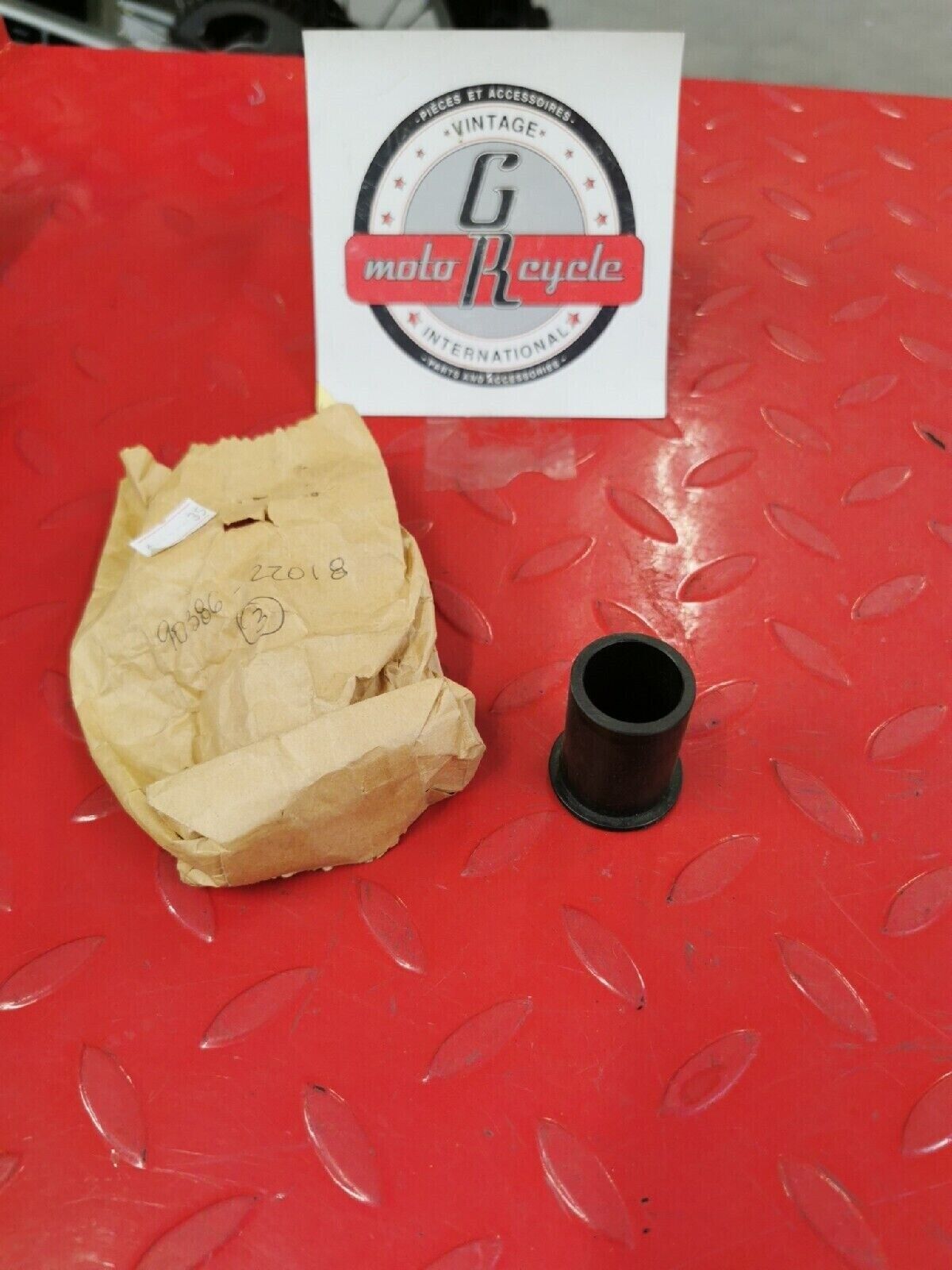 NOS YAMAHA DT1 YR2  TZ350 RD400 TR2  BUSH SPECL NYLON  90386-22018-00 Y52