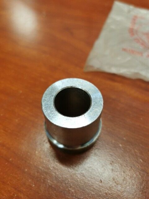 NOS Honda CB500 CB550 REAR WHEEL SIDE COLLAR 42311-323-040 H97
