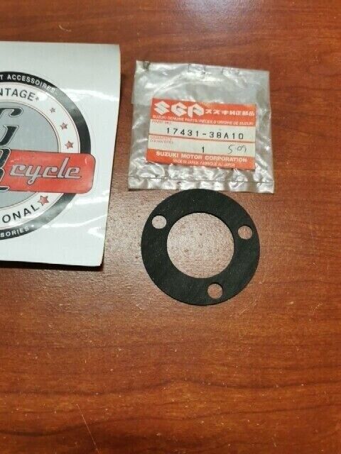 NEW NOS Suzuki VS800 VL800 VS600 VS700 VS750 WATER PUMP GASKET 17431-38A10 S32