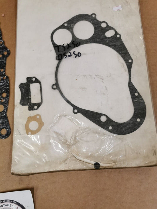 NOS SUZUKI TS250 DS250 GASKET KIT INCOMPLETE SET 11400-30870 J49