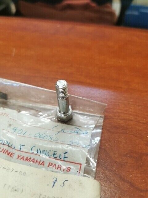 NOS Yamaha ROUND BOLT 90106-08027-00 Y162