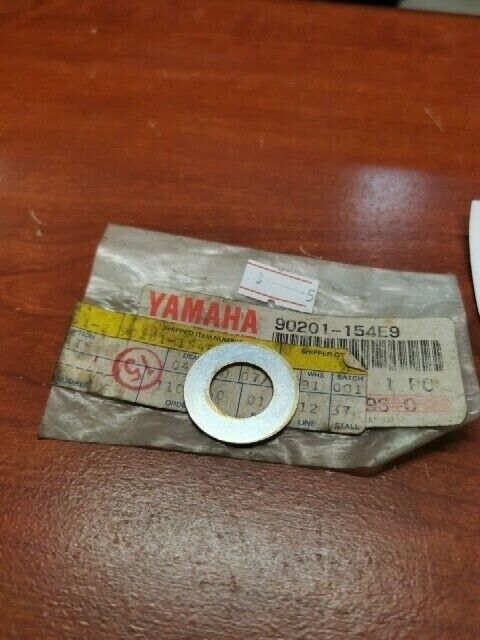 NOS Yamaha PLATE WASHER 90201-154E9-00 Y102