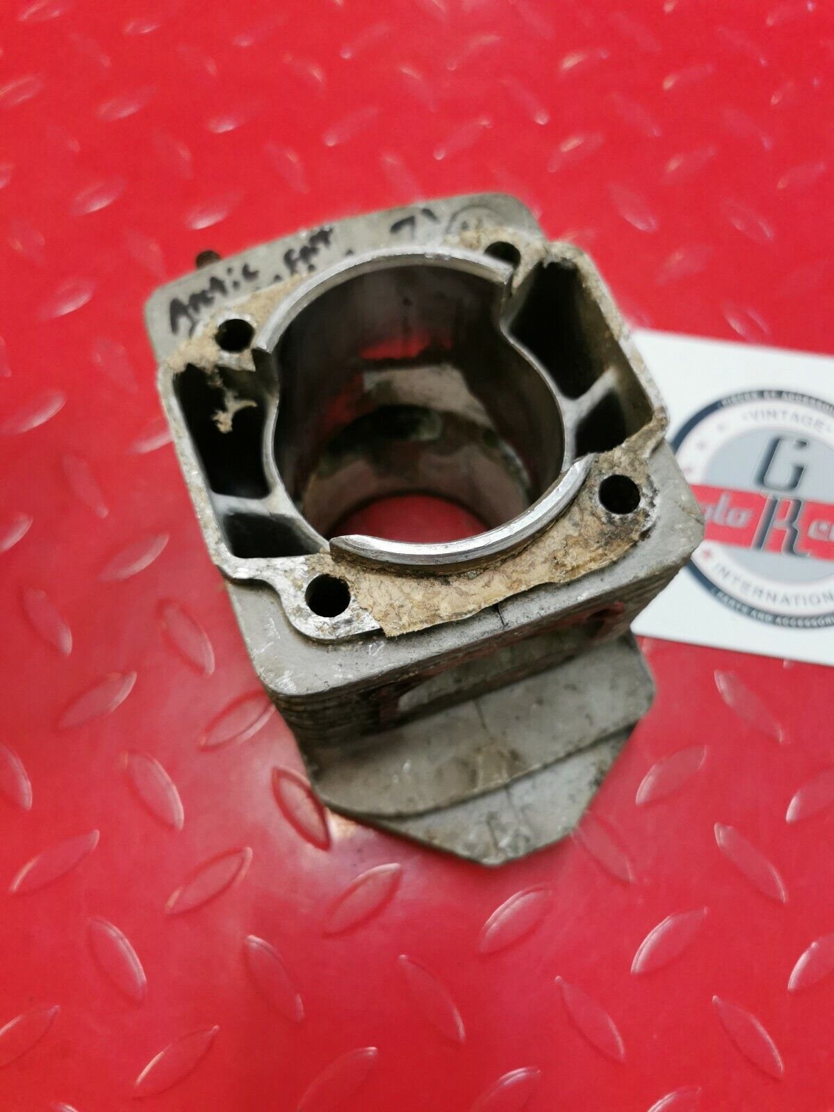 Arctic cat 70's 400 snowmobile center cylinder jug barrel