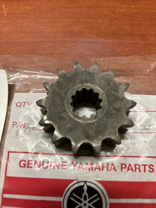 NOS Yamaha CS340 EC340 ET340 CHAIN DRIVE SPROCKET 14T 806-17682-40-00 Y177