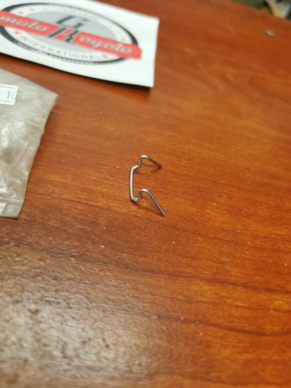 NOS Yamaha REFLECTOR SPRING 5G2-84324-A0-00 SUB. 55X-84124-00-00 Y68