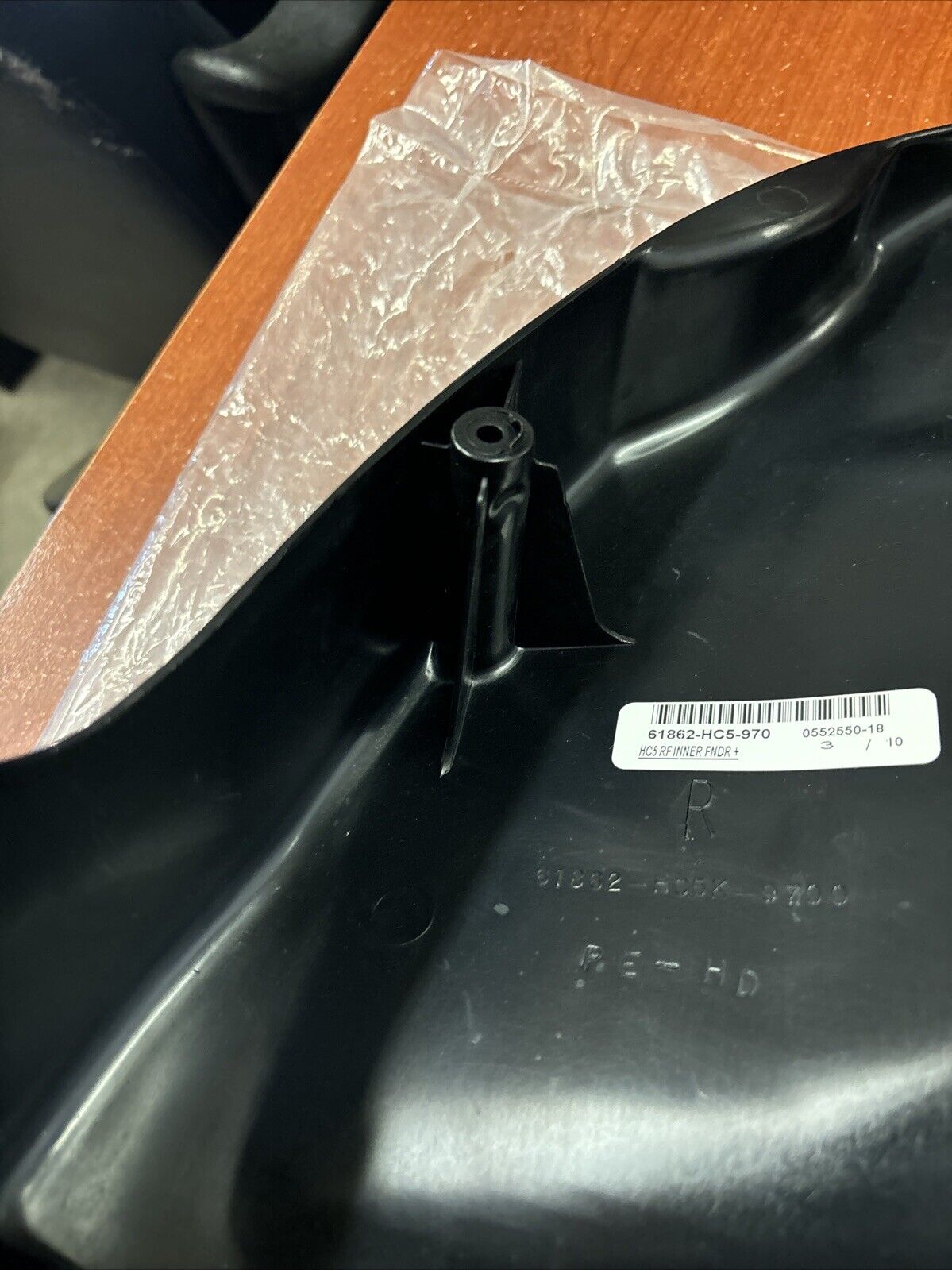 NOS Honda TRX300 TRX300FW RIGHT FRONT INNER FENDER 61862-HC5-970 H119