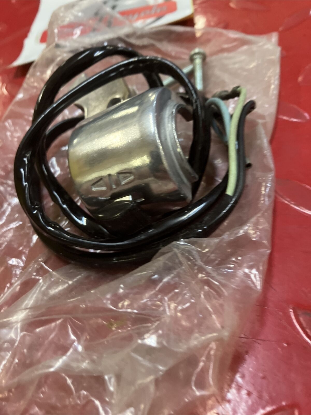 NOS Suzuki RIGHT HANDLE SWITCH UPPER COVER 57301-06821 573-2 S2