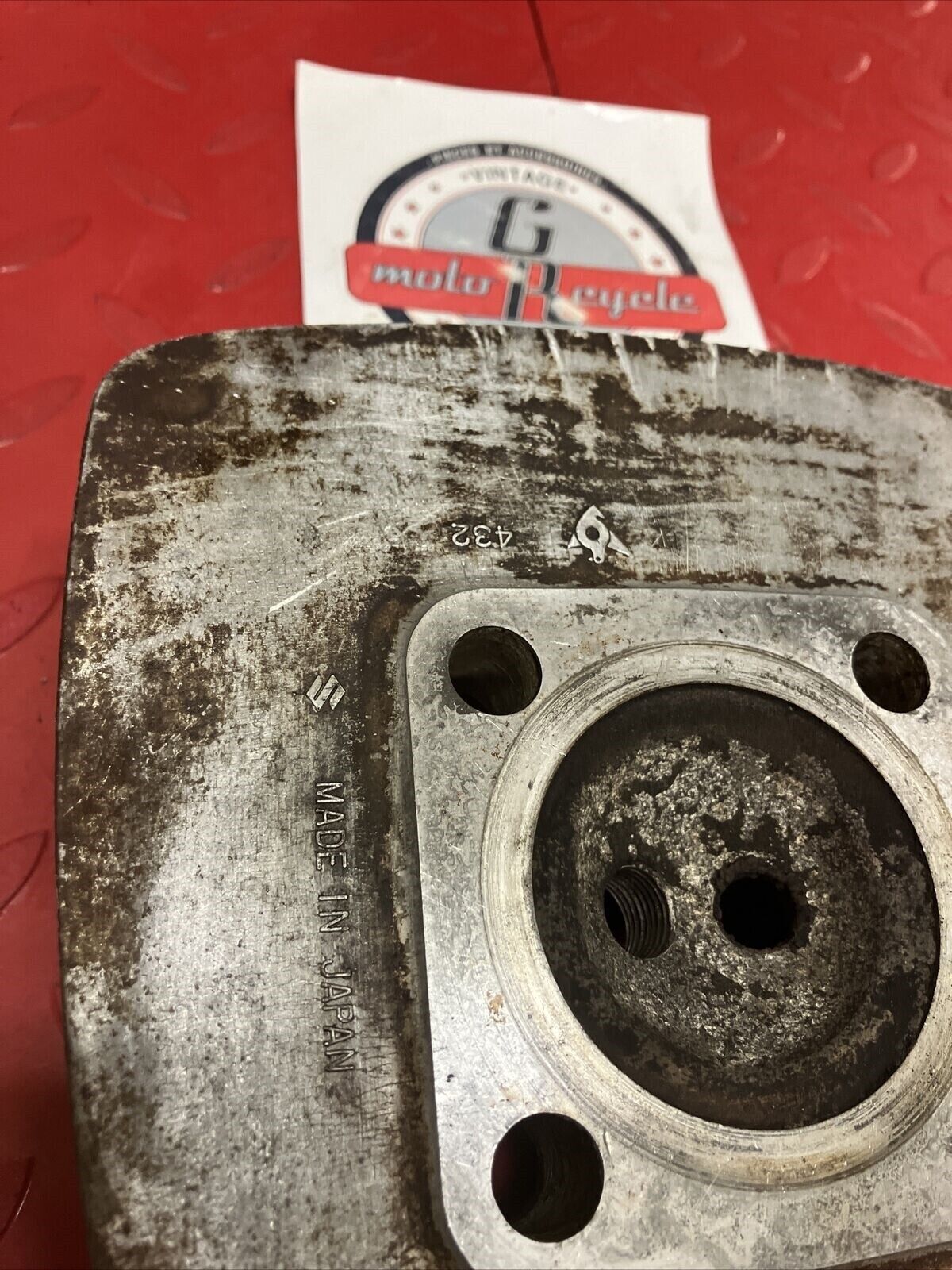 Suzuki RV125 1975 cylinder head jug barrel cover