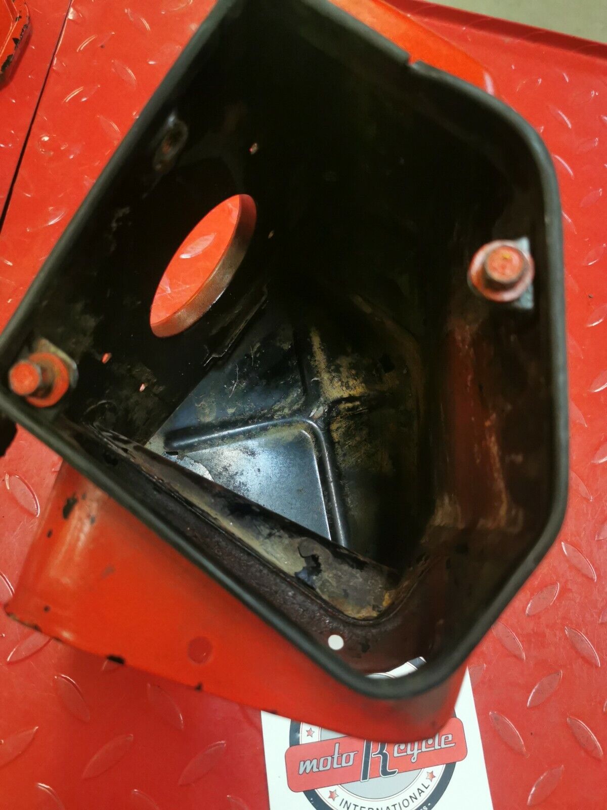 Honda CR250M 1976 airbox air box cleaner filter housing 1975