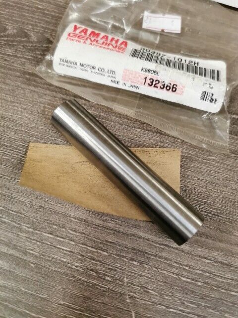 NEW NOS YAMAHA APEX RX10PSBL VX600XTCA VX500XTCEA COLLAR 90387-1012H-00 Y108