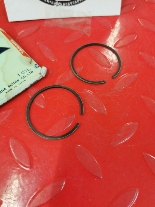 NOS YAMAHA AS2 YAS1 1968 1969 PISTON RING SET .50 183-11601-21 Y51