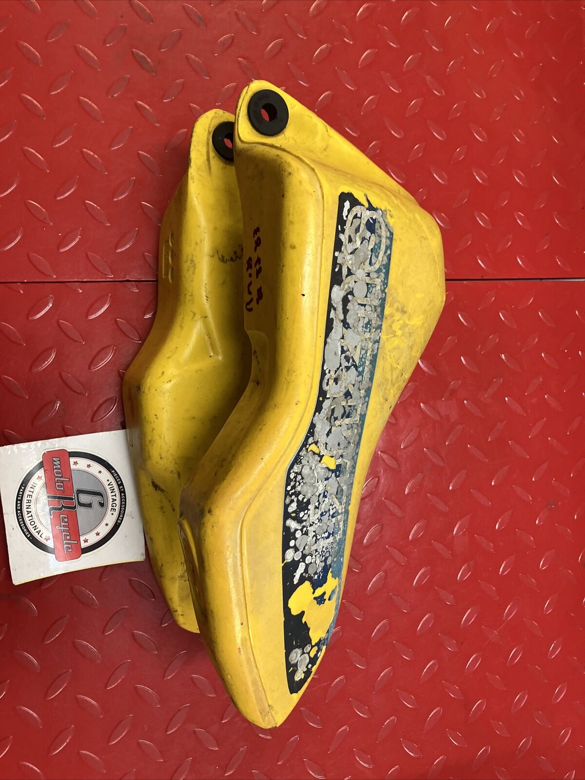 Suzuki RM125 1981 1982 1983 fuel tank gas petrol reservoir