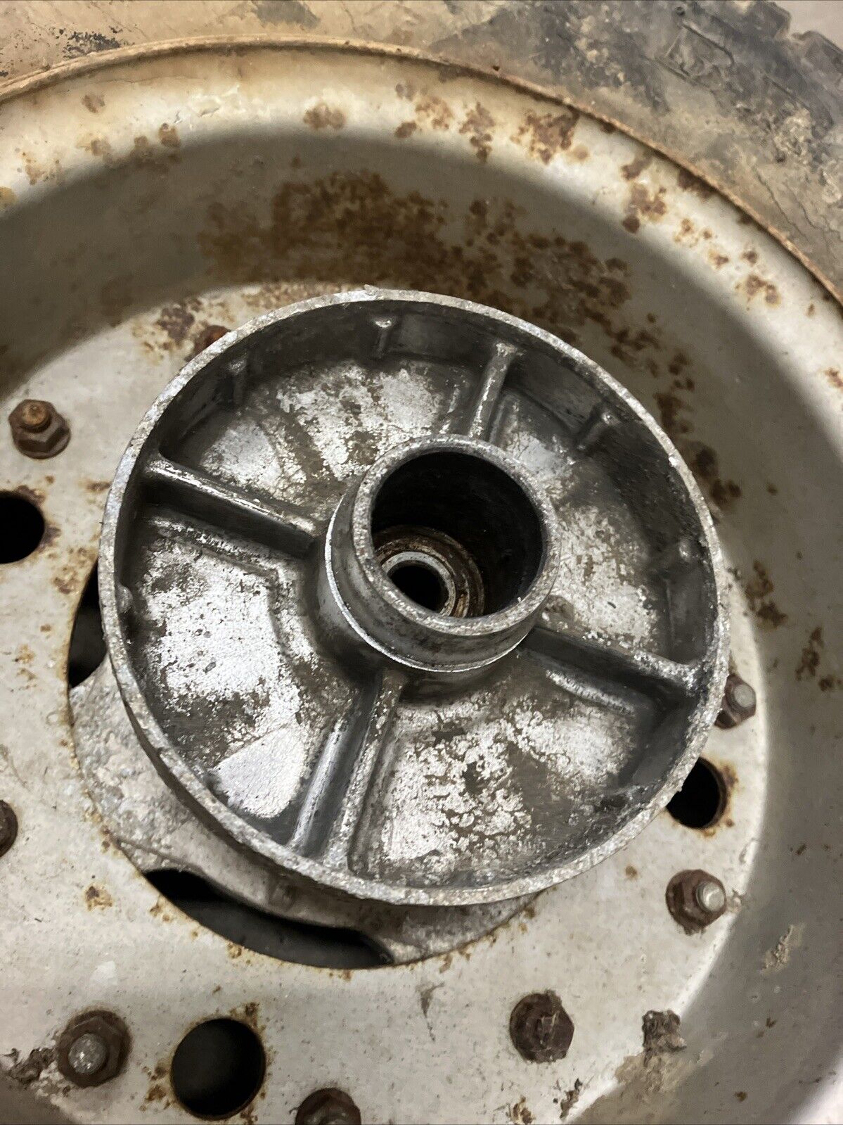 Suzuki RV90 1975 Rear wheel rim tire hub bridgestone rectangle