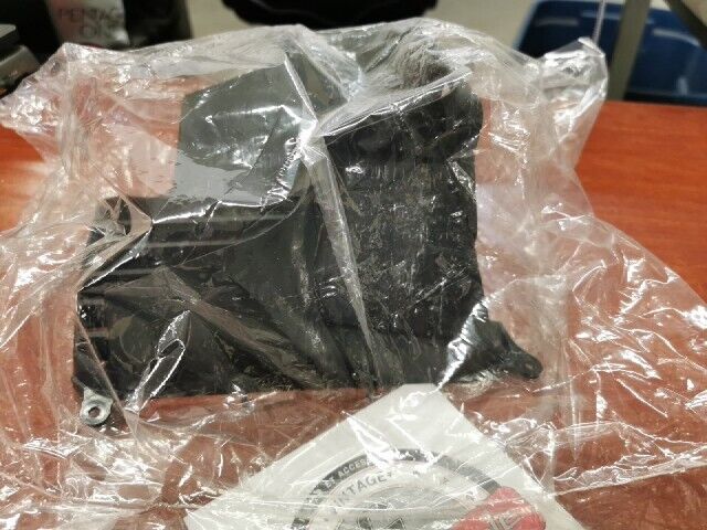 NOS Honda GL1500 RIGHT SIDE UNDER COWL LOUVER 64285-MN5-000 H106
