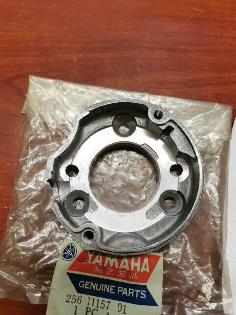 NOS Yamaha BREAKER COVER 256-11157-01-00 SUB 256-11157-00-00 256-11157-02-0 Y116
