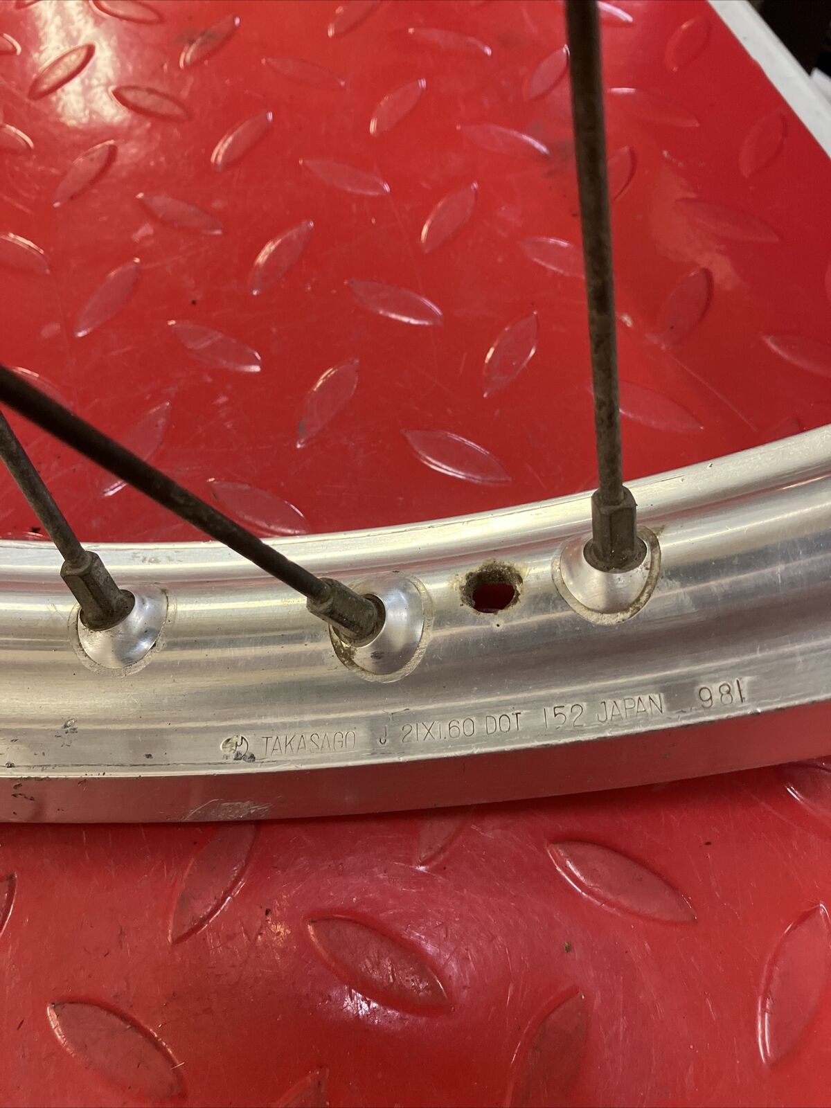 Suzuki RM125 1982 front wheel rim hub spoke 1981