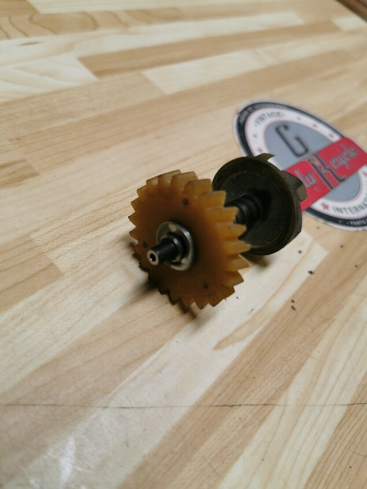 Yamaha DT200 1985 waterpump water pump impeller gear shaft