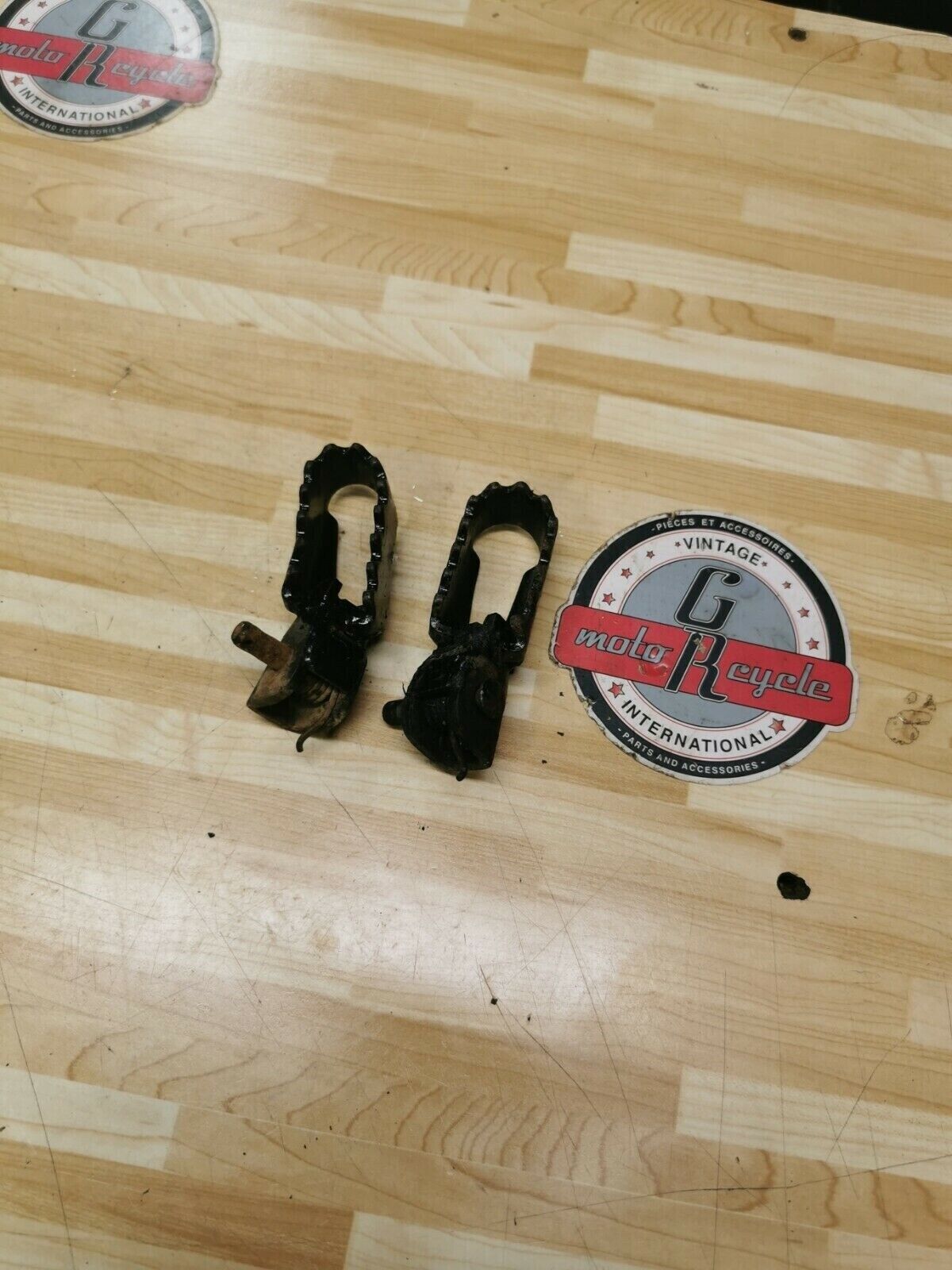 Yamaha IT125 1980 footpeg footrest fot peg rest step 22W-27411-01-90