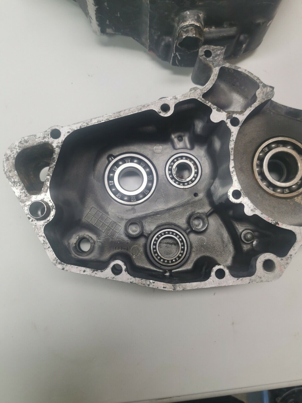 Suzuki RM125 1984 crankcase crank case left right