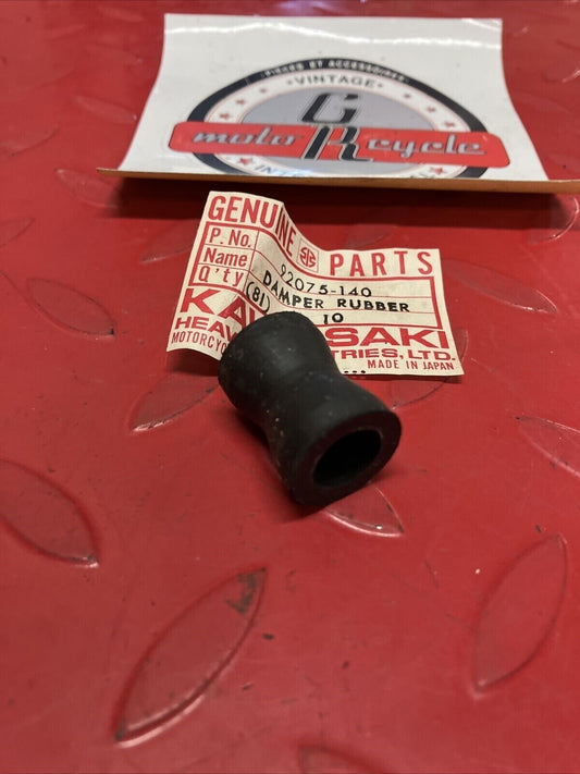 NOS KAWASAKI FOOTREST FOOTPEG DAMPER RUBBER 92075-140 K20