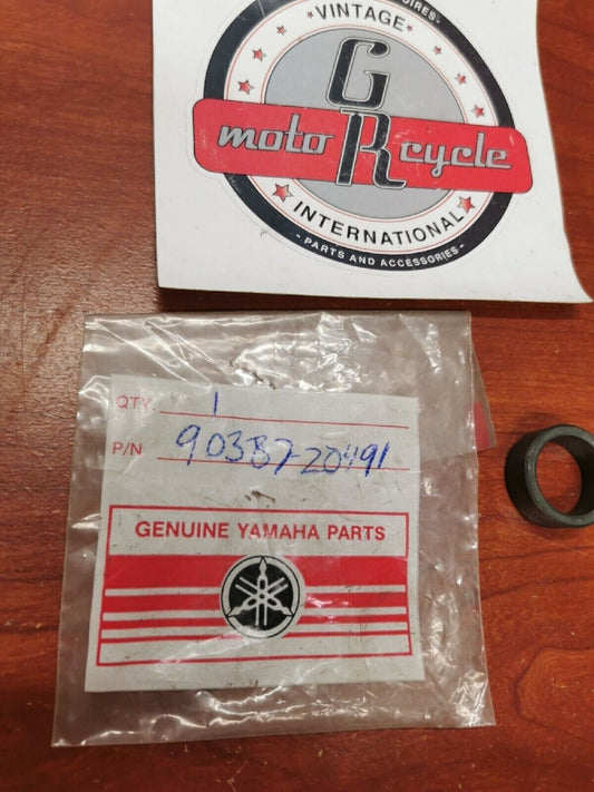 NOS Yamaha VMX17 AT1 DT100 RT100 CT2 LT2 HT1 COLLAR 90387-20491-00 Y71