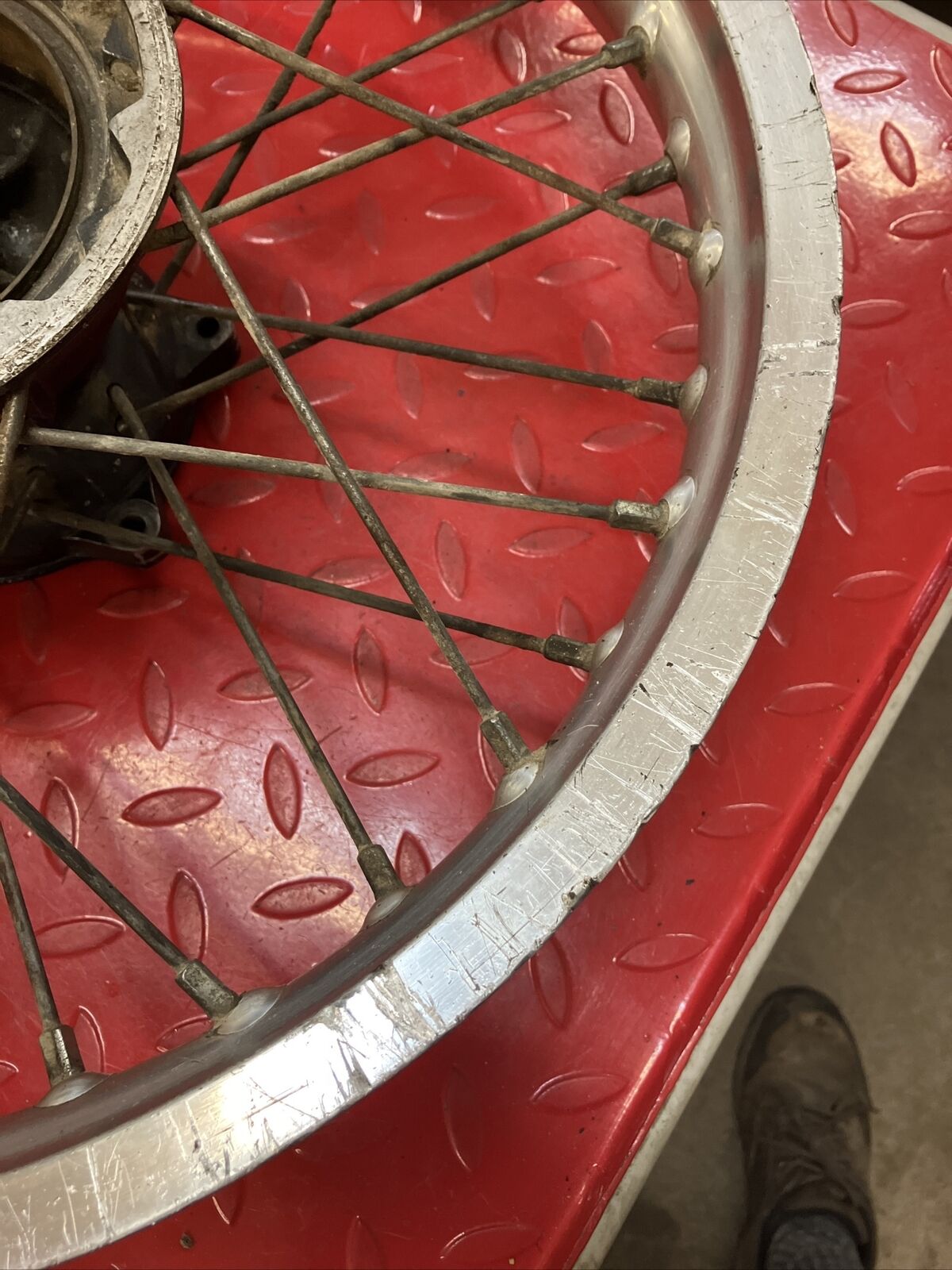 Suzuki RM125 1982 rear wheel hub rim 1981