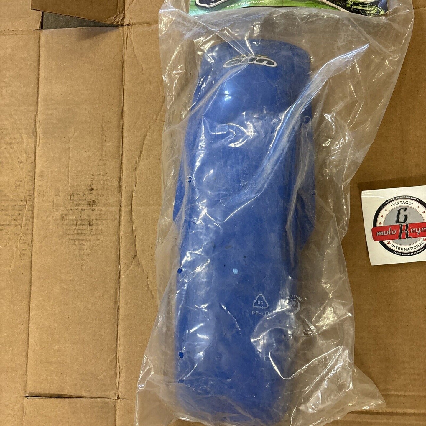 NOS UF0 PLAST REAR FENDER BLUE PP01109-081