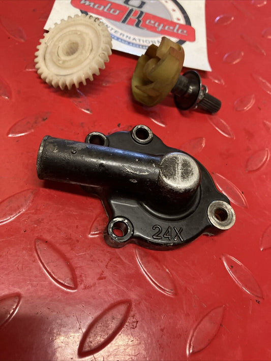 Yamaha YZ125 1983 water pump impeller shaft gear cover 1984 1985