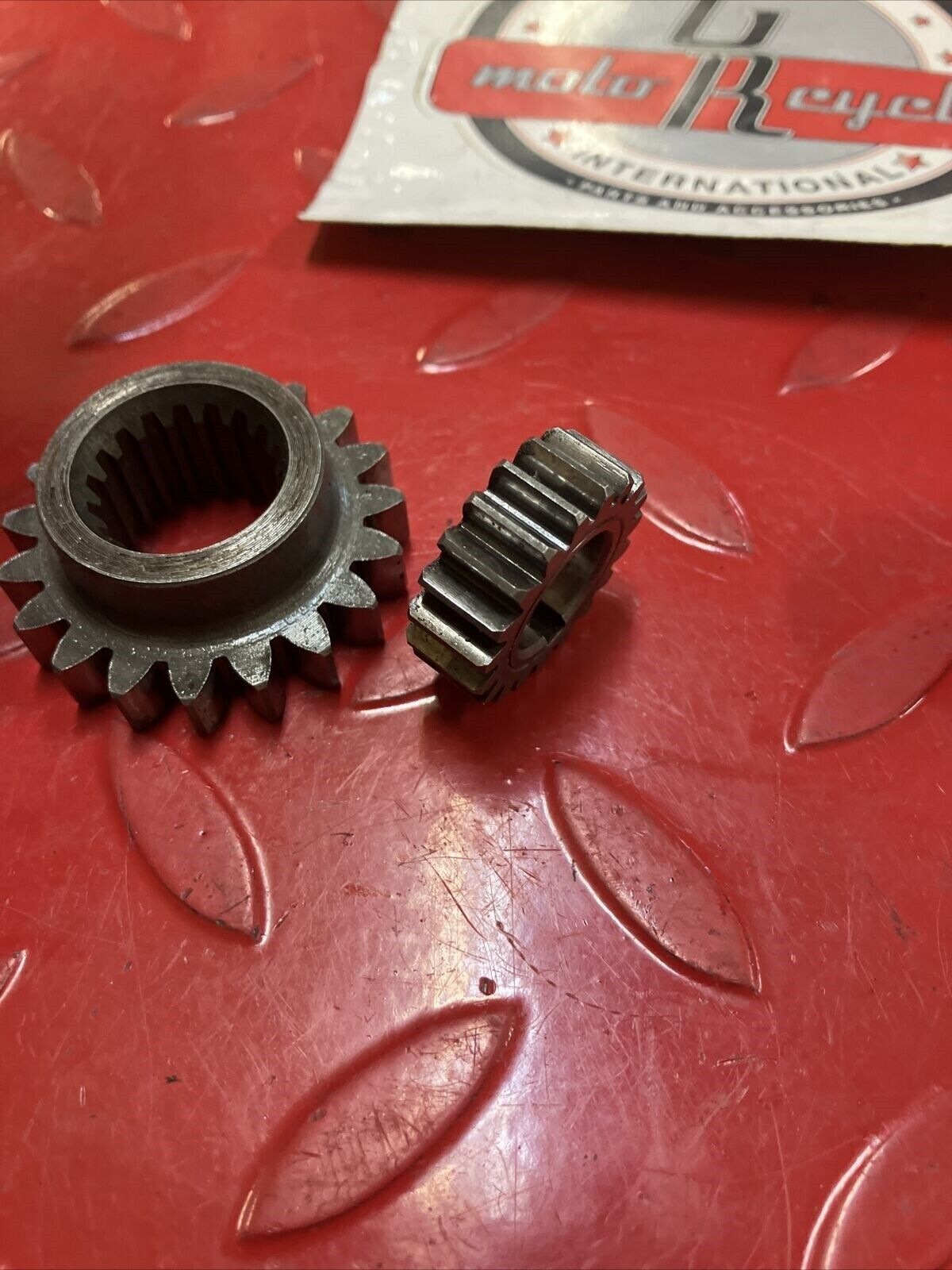 Suzuki RM125 1985 water pump waterpump crankshaft primary drive gear