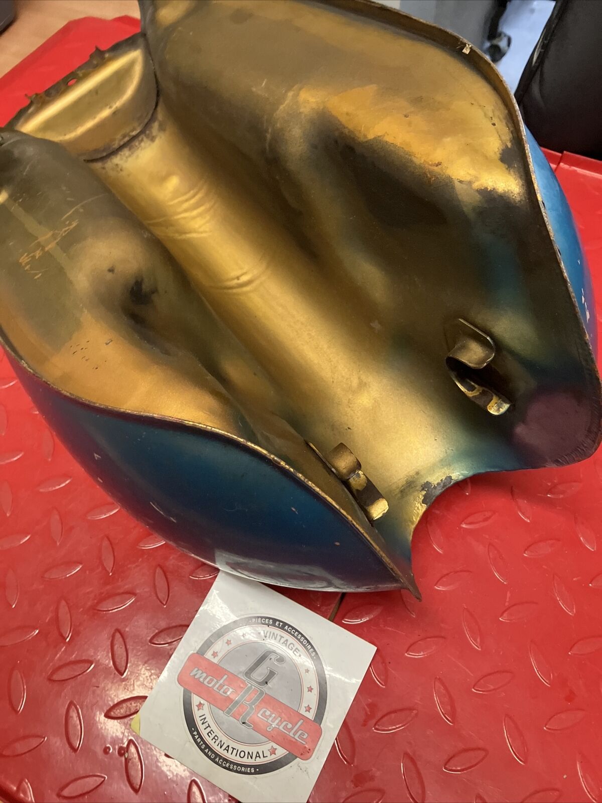 Honda CB550 1974 Fuel tank gas petrol reservoir PETCOCK NOT INCLUDED