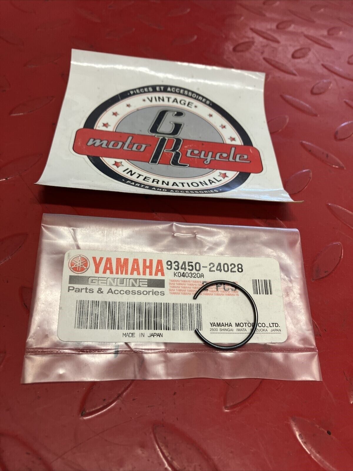 NOS YAMAHA CIRCLIP 93450-24028-00 Y62