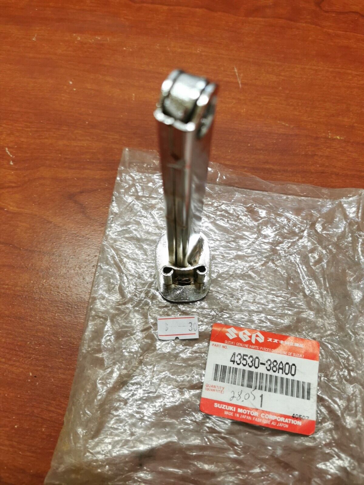 NOS SUZUKI VS750GL/F/P/EP/EF FRONT RIGHT FOOTREST BAR STAND PEG 43530-38A00 S30