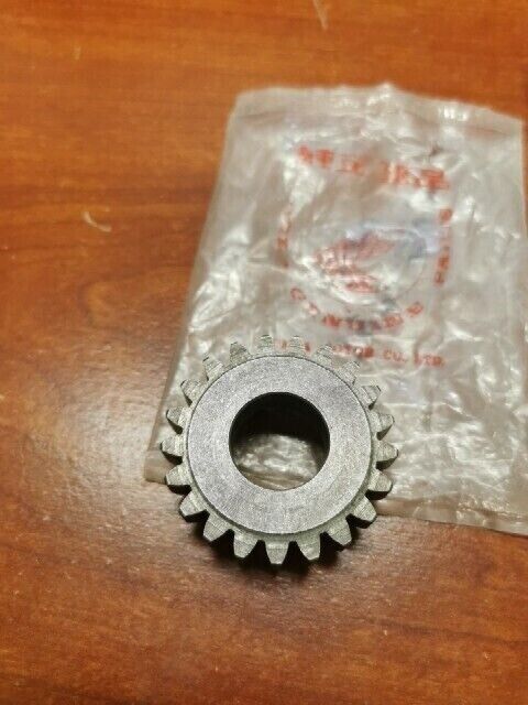NOS Honda C65 MAINSHAFT TOP GEAR 23471-040-000 H75