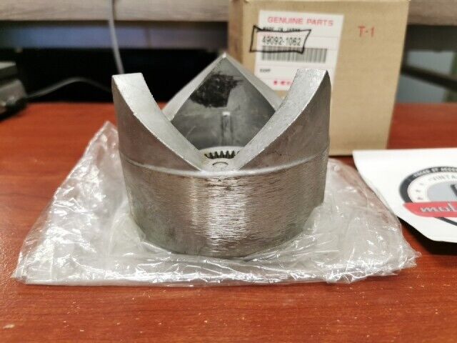 NOS Kawasaki 1999 - 2002 KVF400 DRIVE CONVERTER RAMP 49092-1062 K37