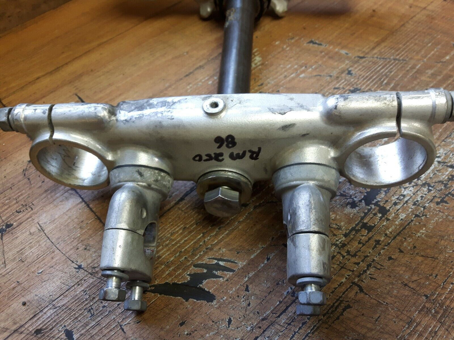 Suzuki RM250 1986 steering stem triple clamp tree bridge head 1987 51410-00B00