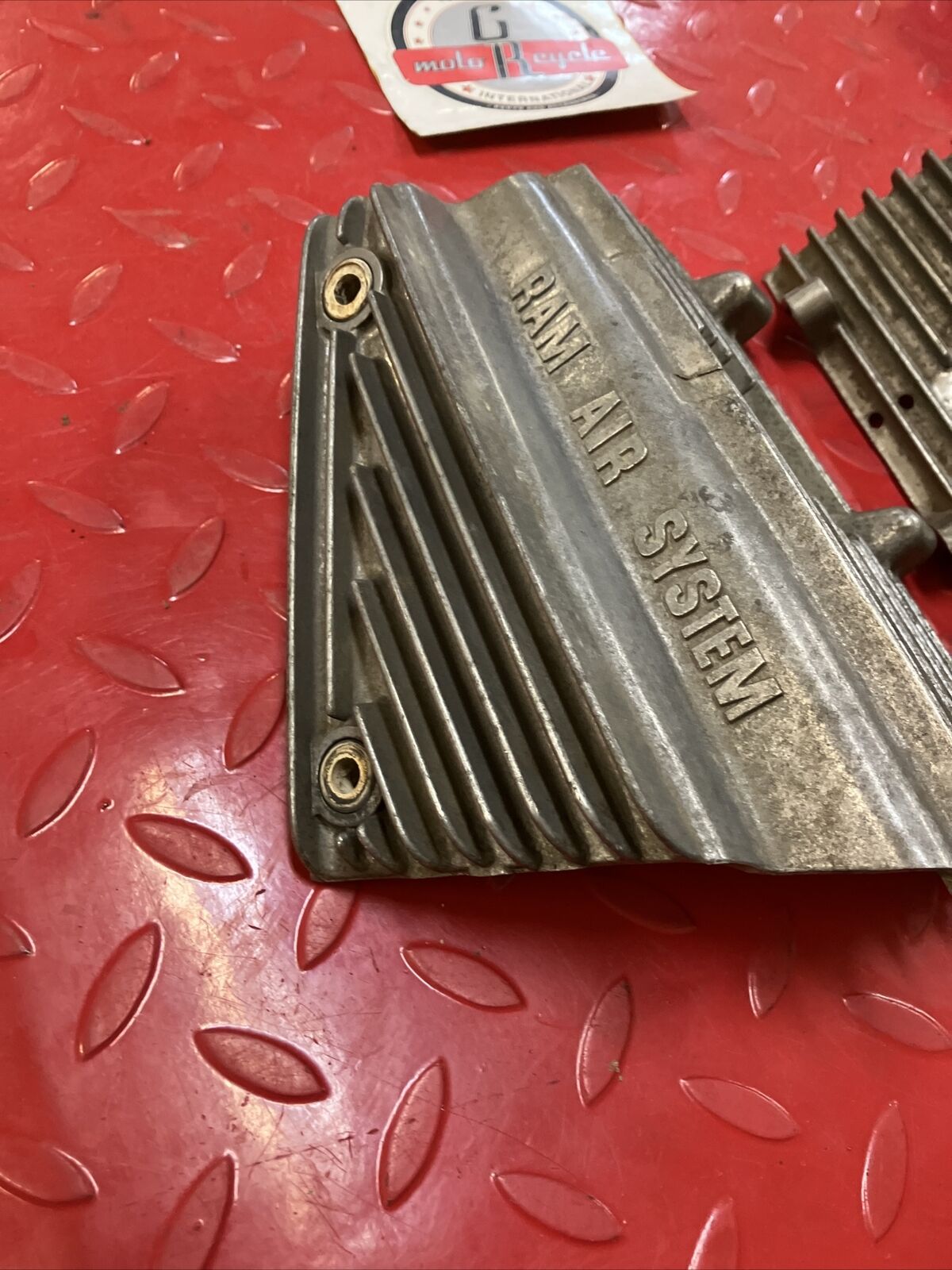 Suzuki GT250 left right cylinder head cover ram air U2