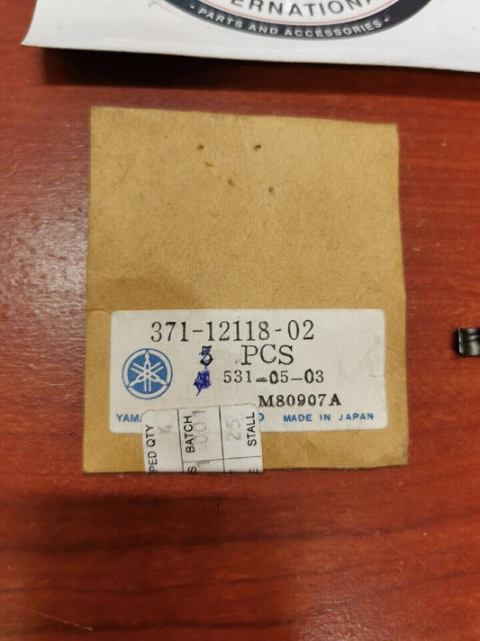 NOS Yamaha XS500 TX500 VALVE SPRING RETAINER COTTER 371-12118-02-00 Y72