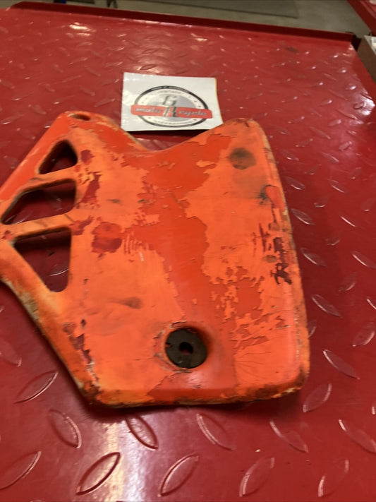 Honda CR250R 1984 left radiator fuel tank shroud cover