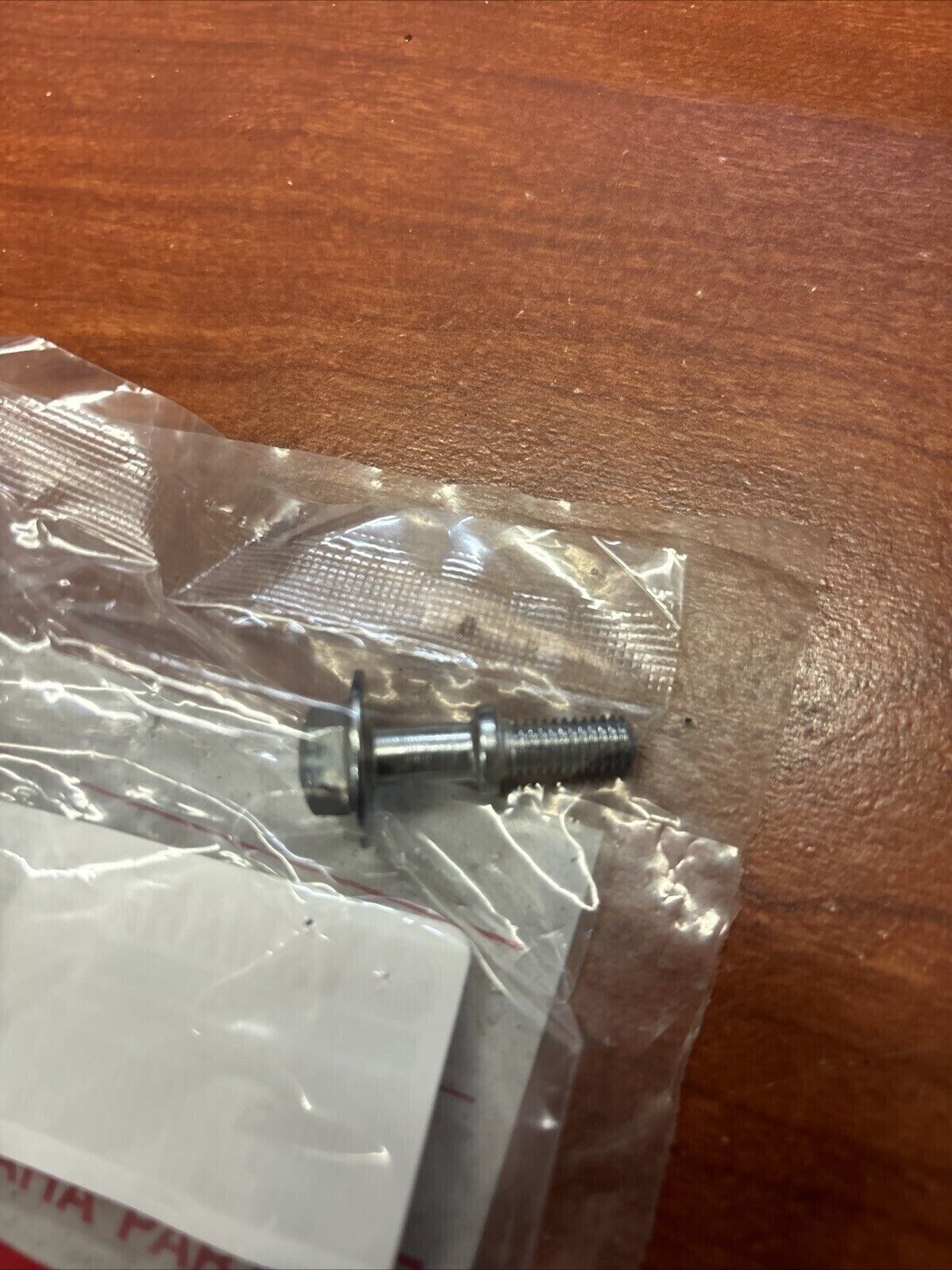 NEW NOS Yamaha FJ1100 FJ1200 FZ750 FZR1000 FZR600 BOLT 90109-064F0-00 Y185